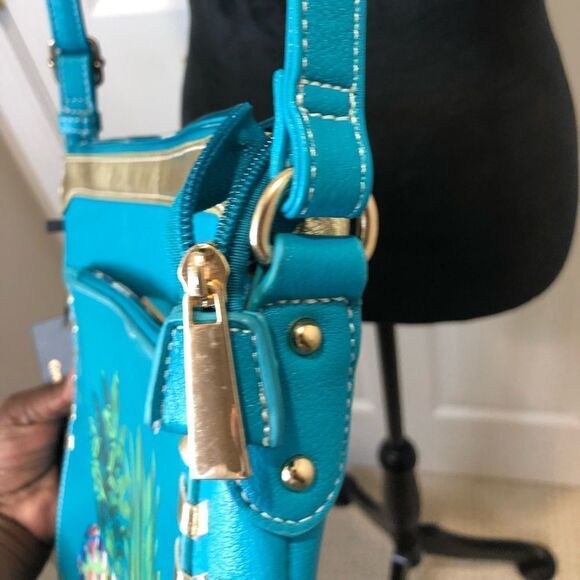 NWTCowgirl Trendy teal pineapple crossbody bag with adjustable strap - Picture 14 of 16